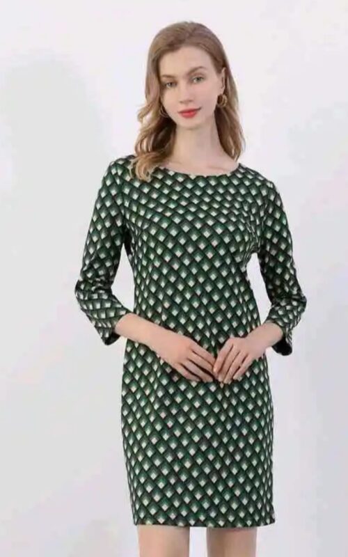 Vestido con estampado geométrico corto