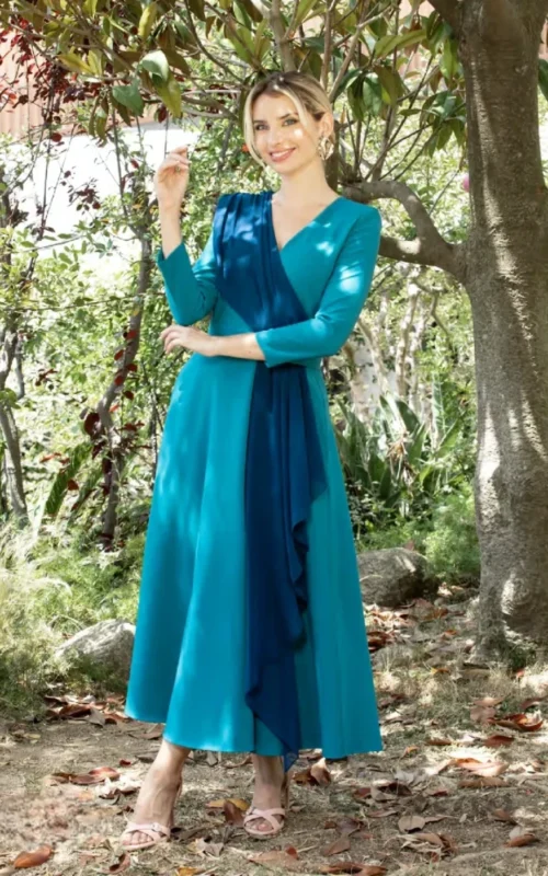Vestido midi liso con escote asimétrico