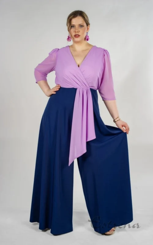 Mono de fiesta talla grande con top cruzado lila y pantalón palazzo azul marino de Estrena Moda Cartagena.