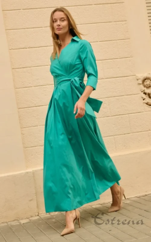 Vestido largo verde cruzado ideal para invitada de boda o fiesta en Estrena Moda, Cartagena.