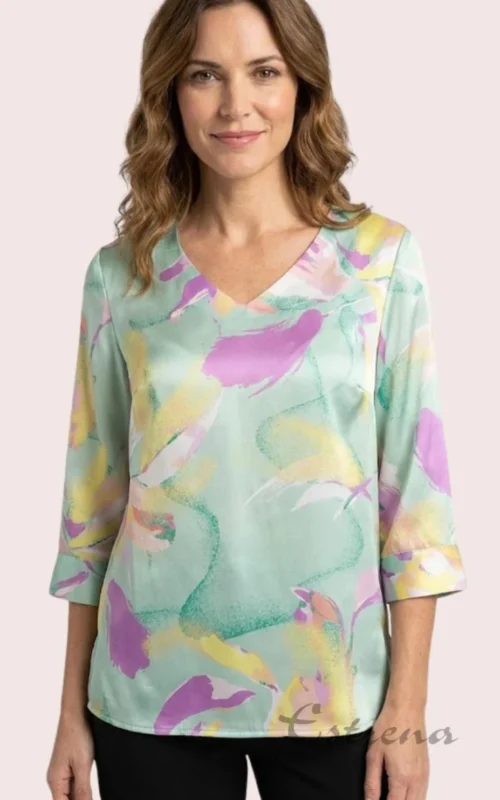 Blusa estampada con escote de pico