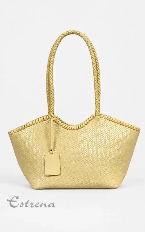 Bolso de gran capacidad trenzado en color crema con asas de hombro de Estrena Moda en Cartagena