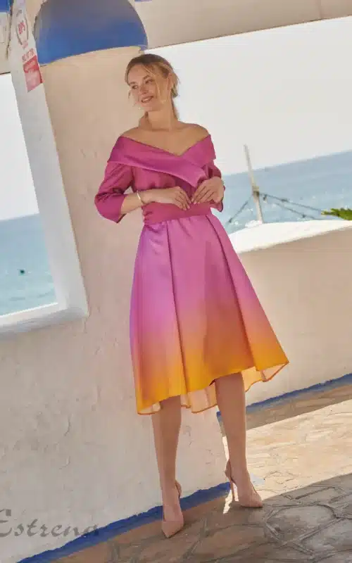 Vestido midi de fiesta para invitada con falda degradada rosa y amarillo de la tienda Estrena Moda en Cartagena Murcia.
