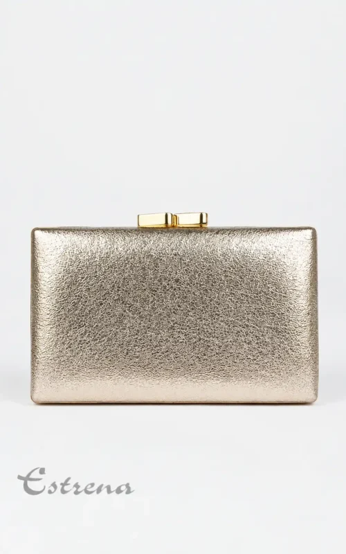 Bolso clutch rígido dorado metalizado con textura y broche superior para fiesta de Estrena Moda Cartagena.