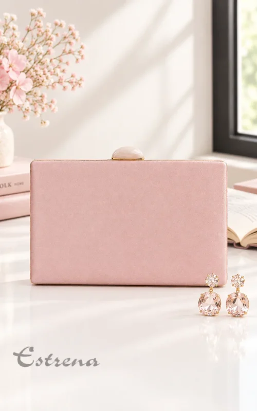 Bolso clutch rigido rosa palo con broche joya dorado para eventos y fiestas de Estrena Moda Cartagena.