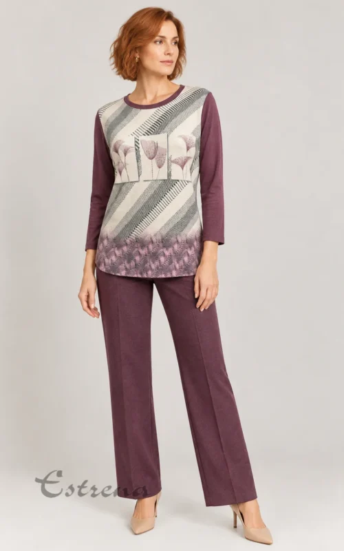 Camiseta mujer manga larga berenjena con panel frontal de estampado floral y rayas diagonales de Estrena Moda Cartagena